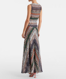 Sleeveless dress with Tie Neckline
